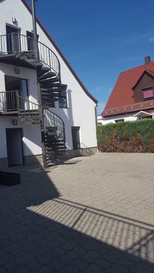 Apartments Zum Bayrisch Pub Weißenhorn Extérieur photo
